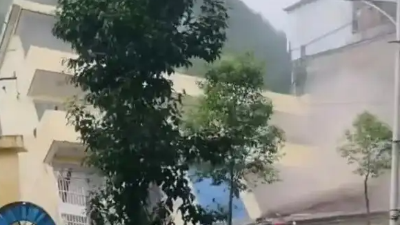 陕西商洛遭暴雨突袭 一电管站被冲垮热搜配图